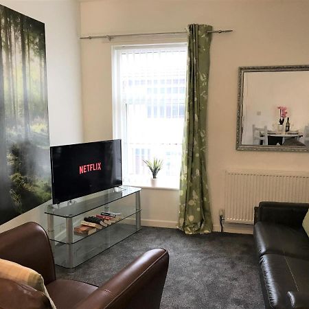Restful 1-Bedroom Flat In St Helens St Helens  Bagian luar foto