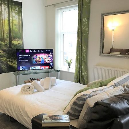 Restful 1-Bedroom Flat In St Helens St Helens  Bagian luar foto