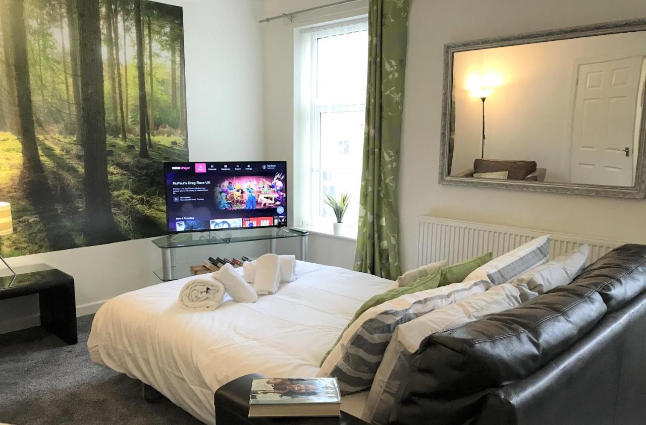 Restful 1-Bedroom Flat In St Helens St Helens  Bagian luar foto