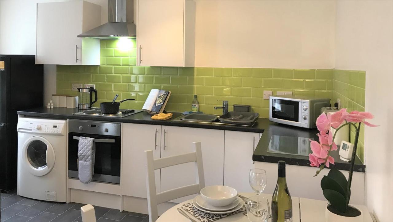 Restful 1-Bedroom Flat In St Helens St Helens  Bagian luar foto