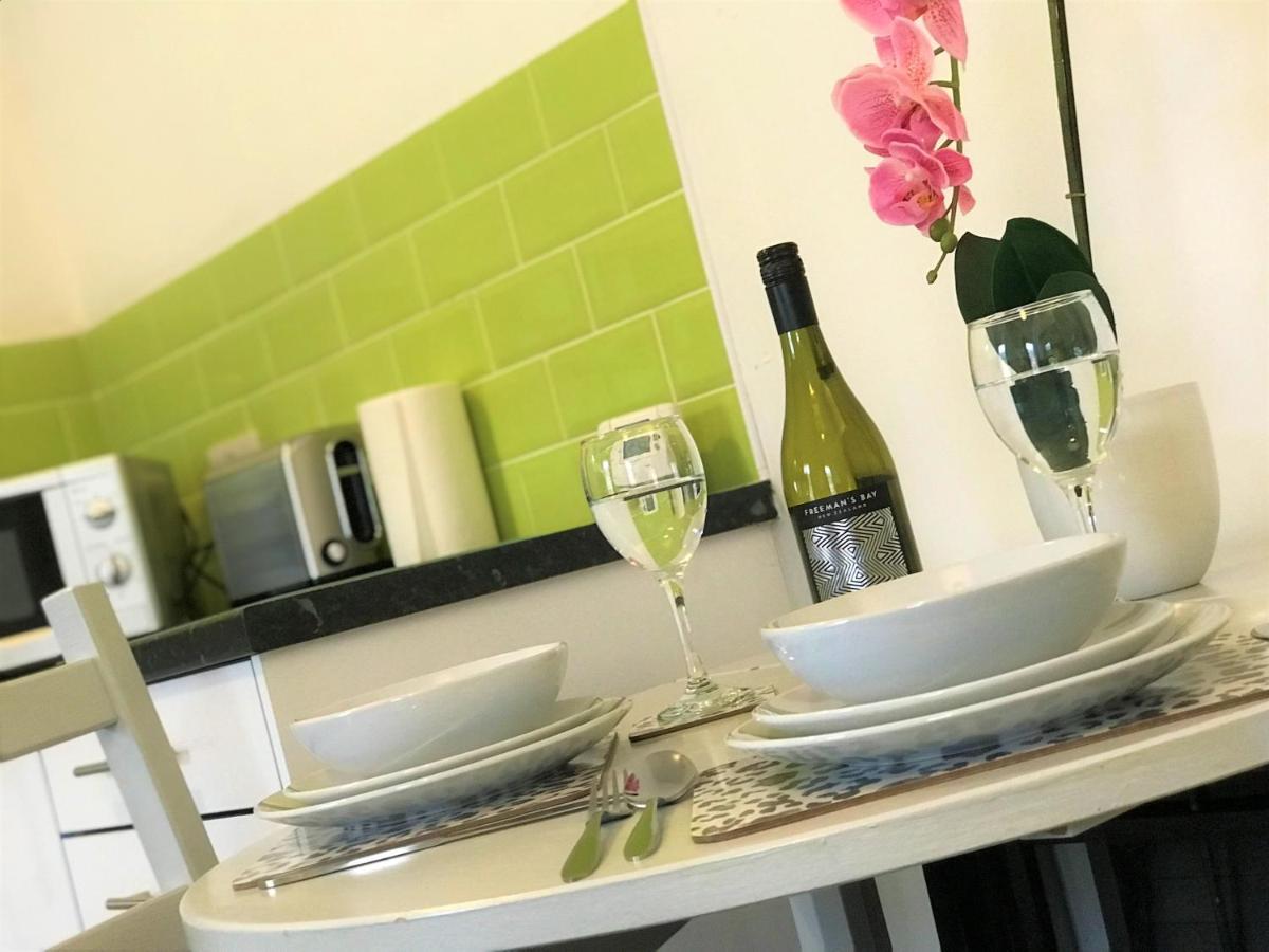 Restful 1-Bedroom Flat In St Helens St Helens  Bagian luar foto