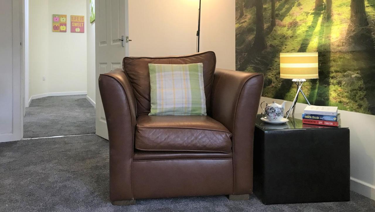 Restful 1-Bedroom Flat In St Helens St Helens  Bagian luar foto