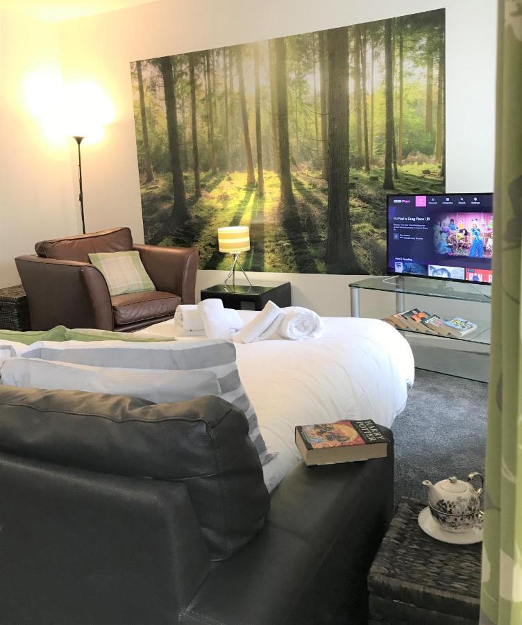 Restful 1-Bedroom Flat In St Helens St Helens  Bagian luar foto